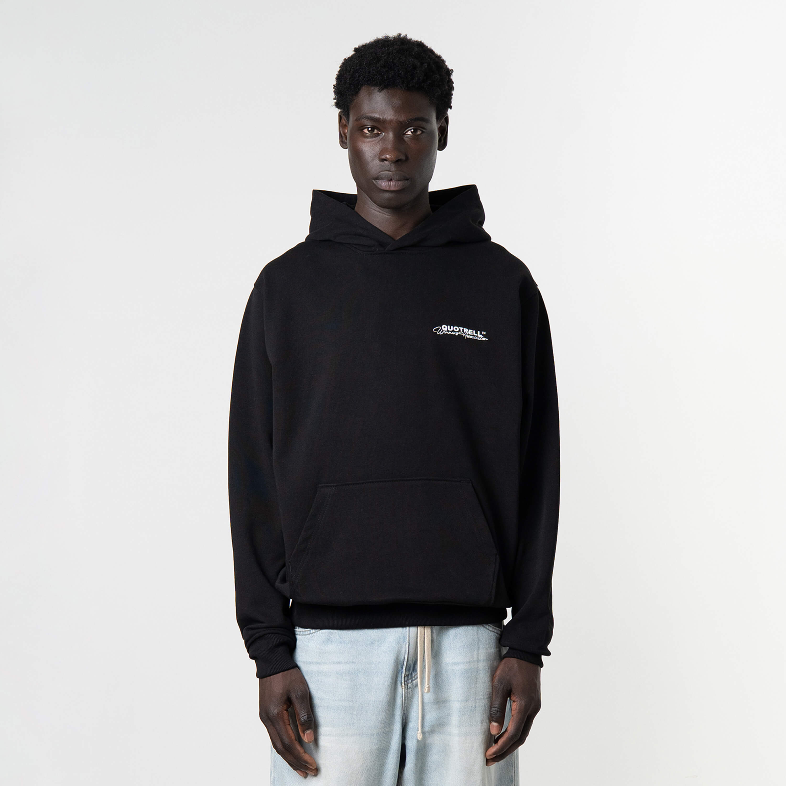 Model is 189 cm, 74 kg, and wears size M
