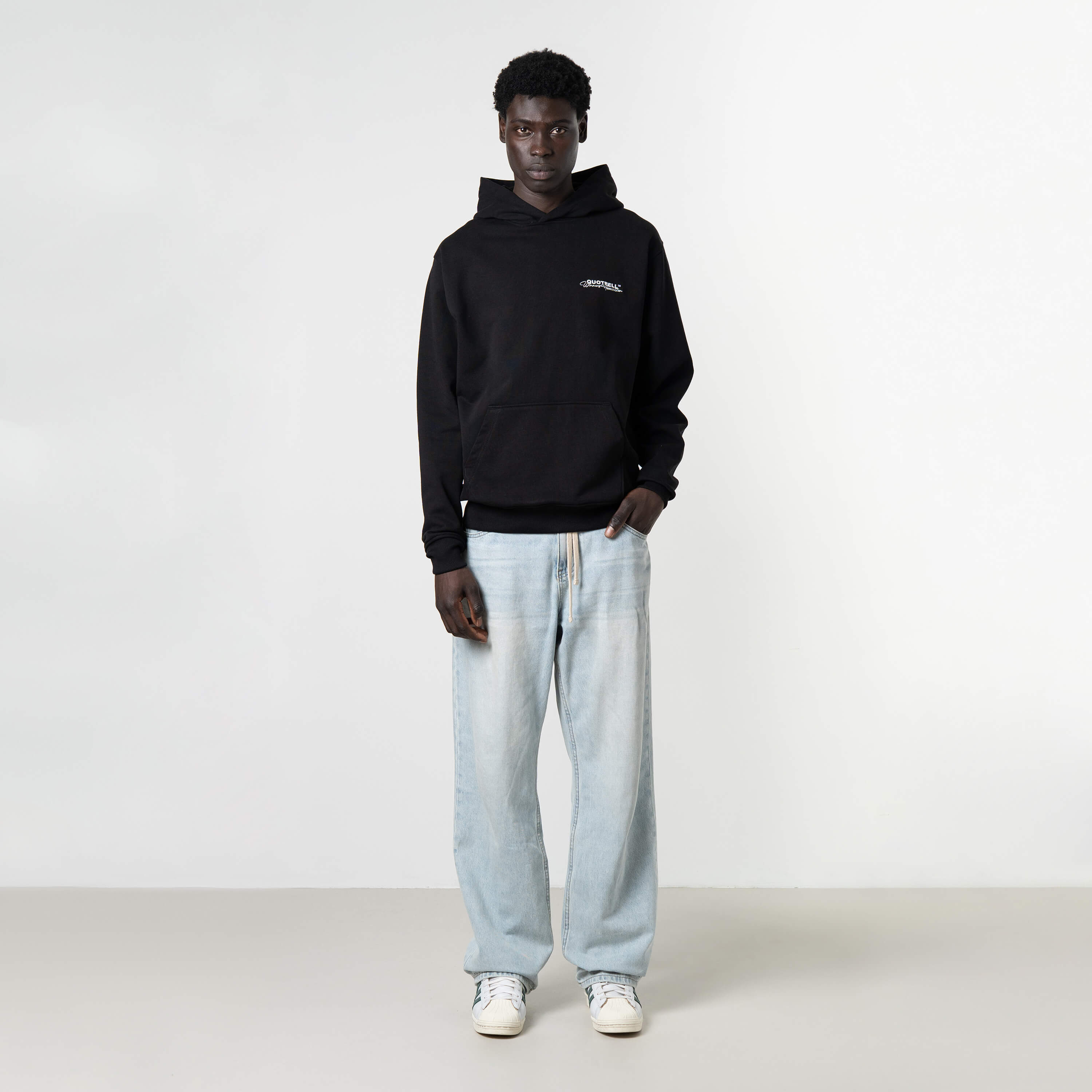 Model is 189 cm, 74 kg, and wears size M
