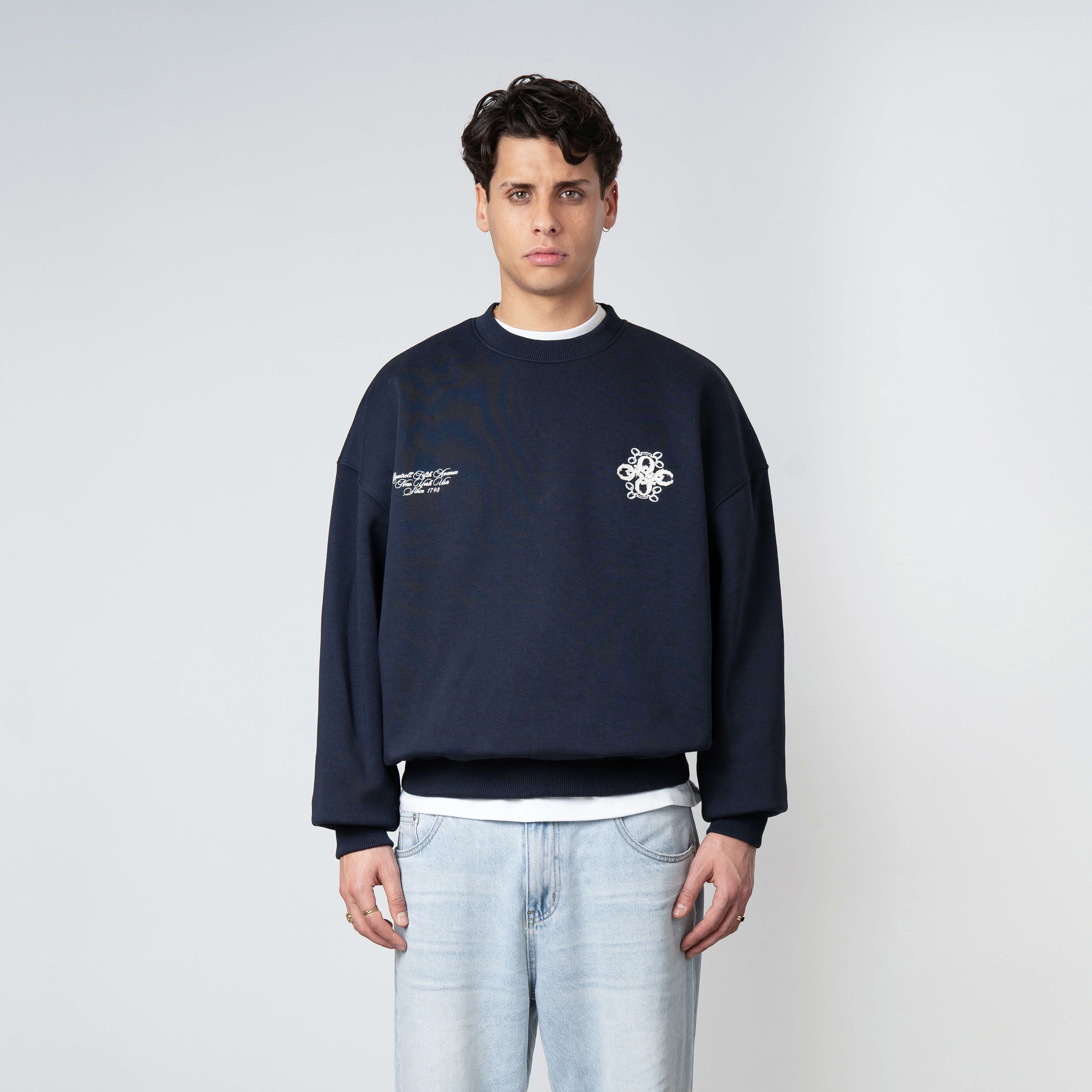 Model is 179 cm, 71 kg, and wears size M
