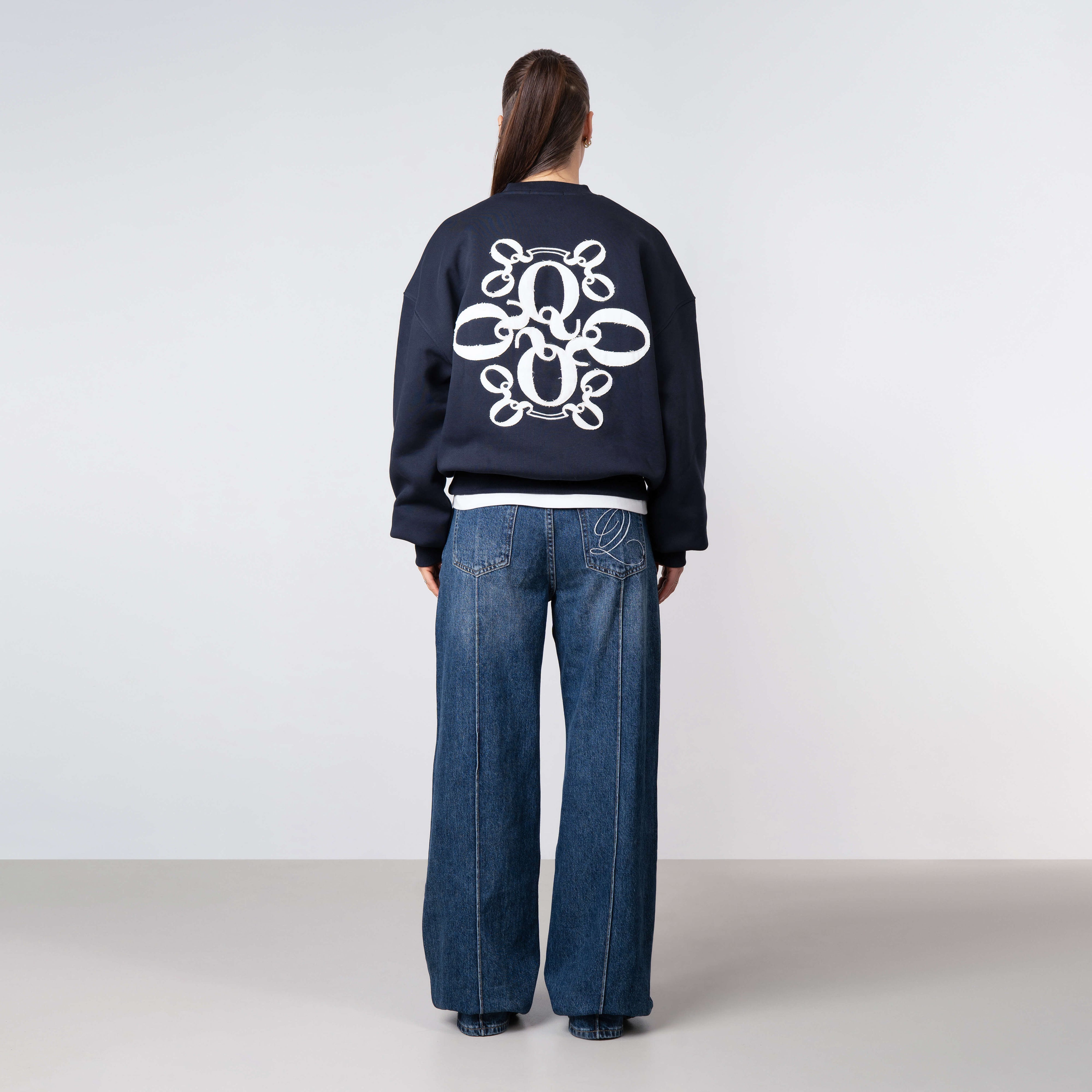 Model is 168 cm and wears size XS
