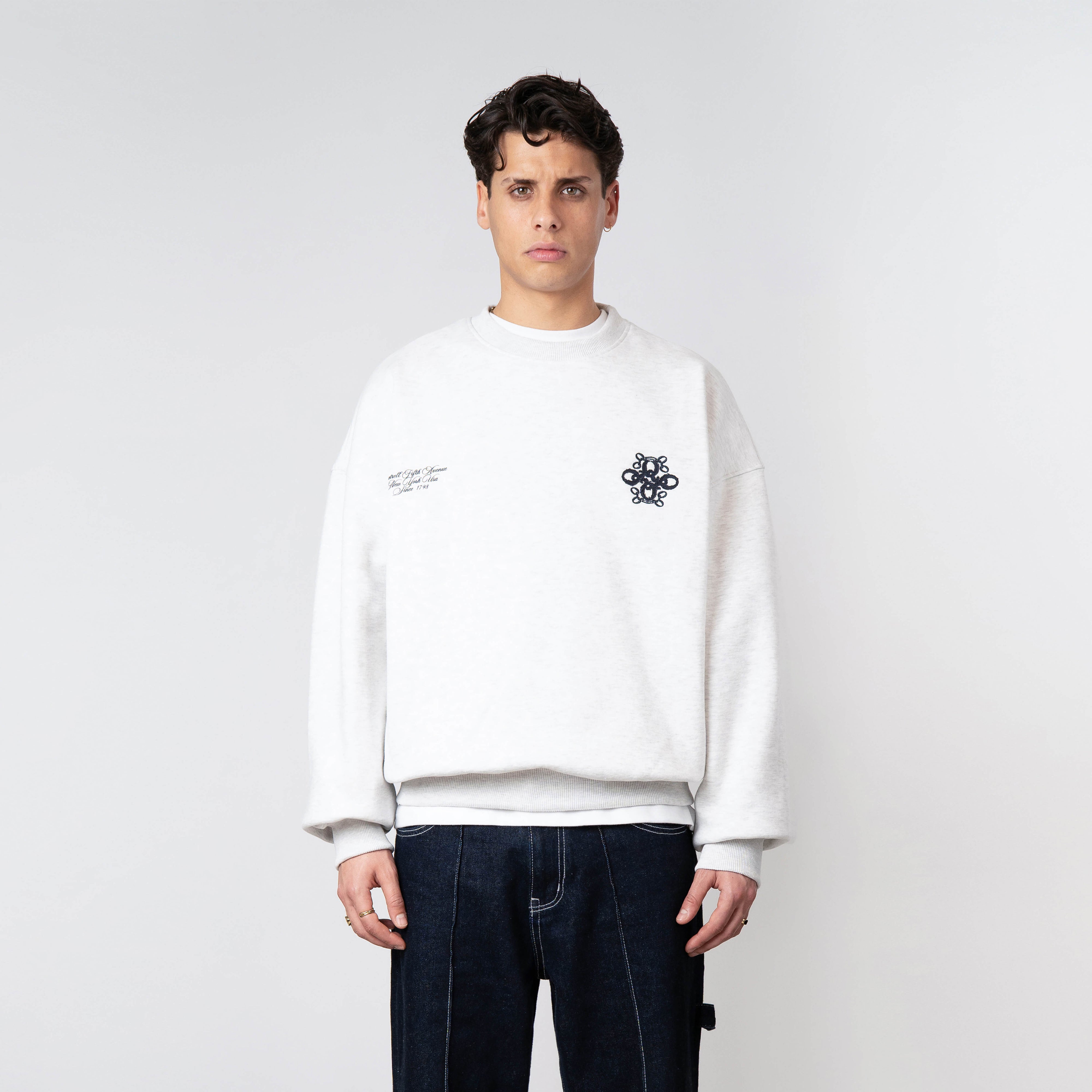 Model is 179 cm, 71 kg, and wears size M
