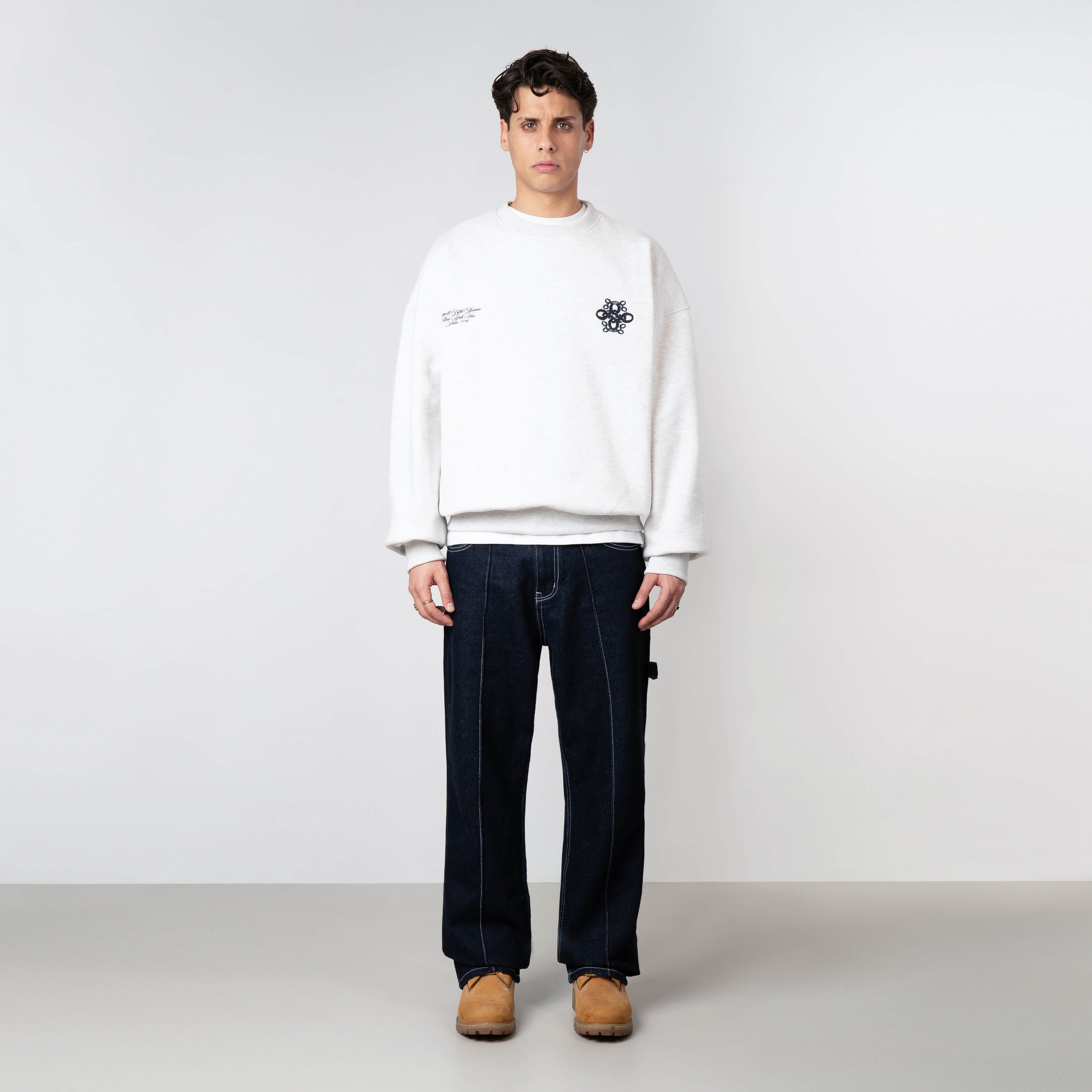 Model is 179 cm, 71 kg, and wears size M
