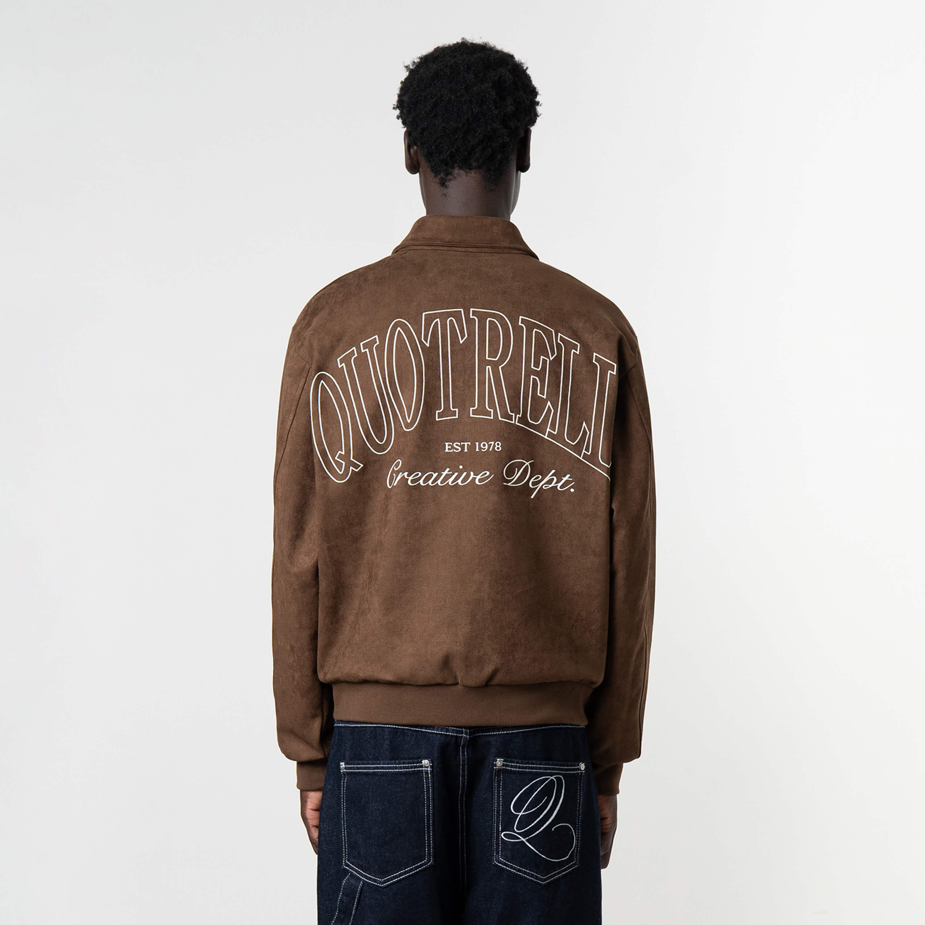 Model is 189 cm, 74 kg, and wears size M
