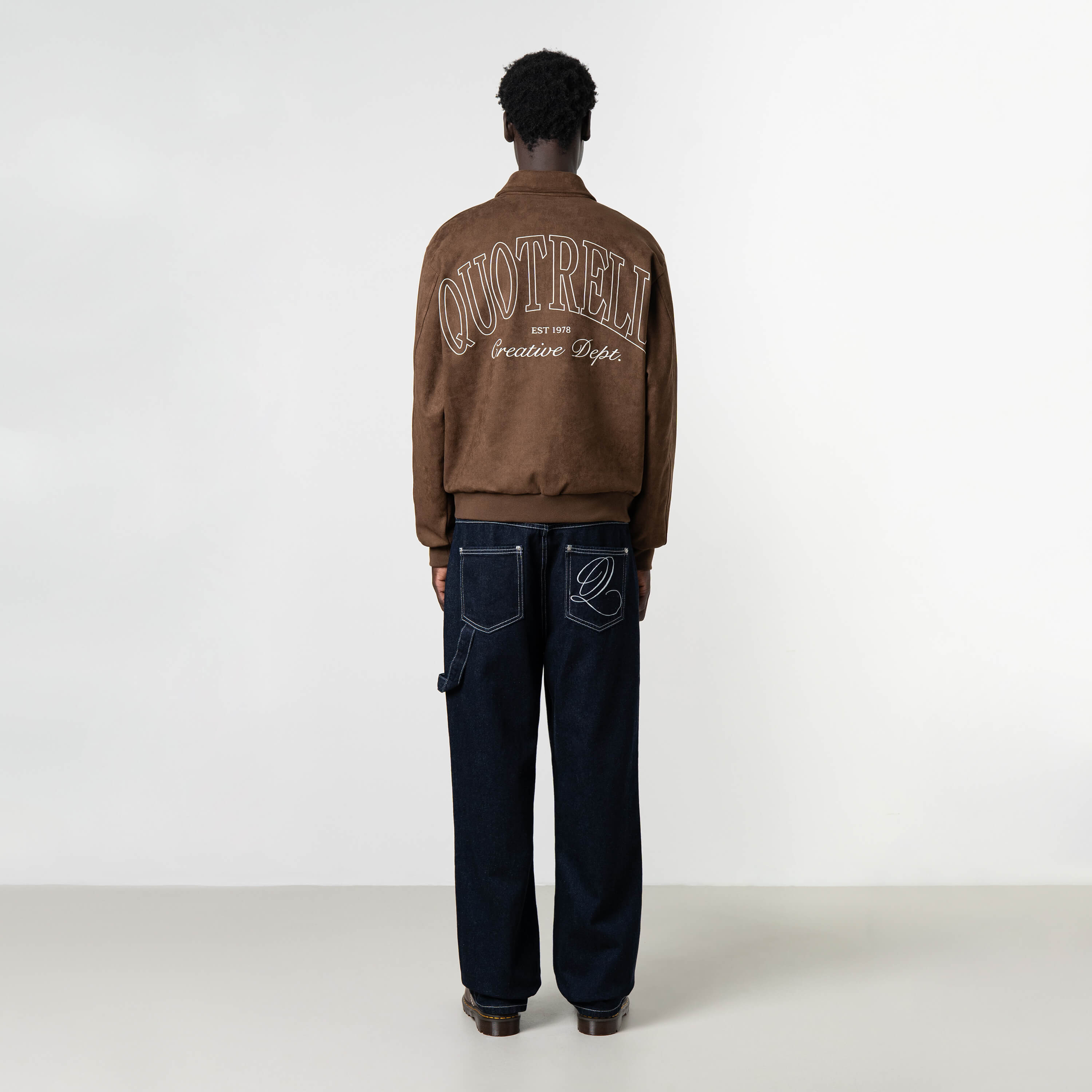 Model is 189 cm, 74 kg, and wears size M
