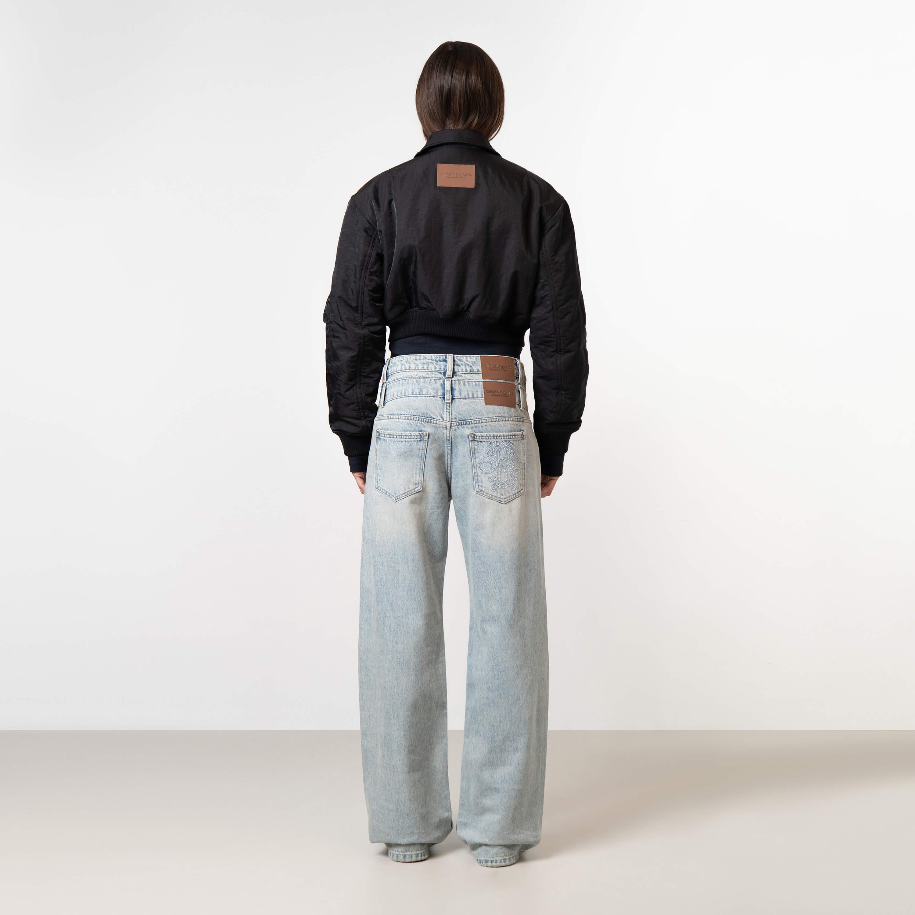 Model is 175 cm and wears size S
