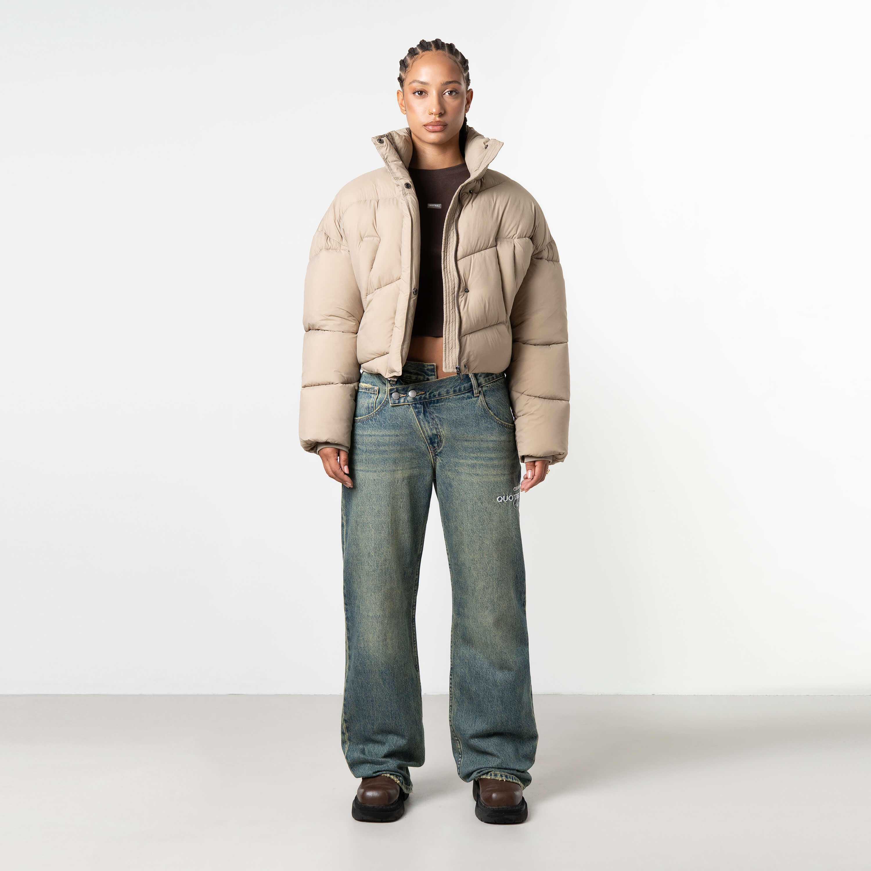 Model is 172 cm and wears size S
