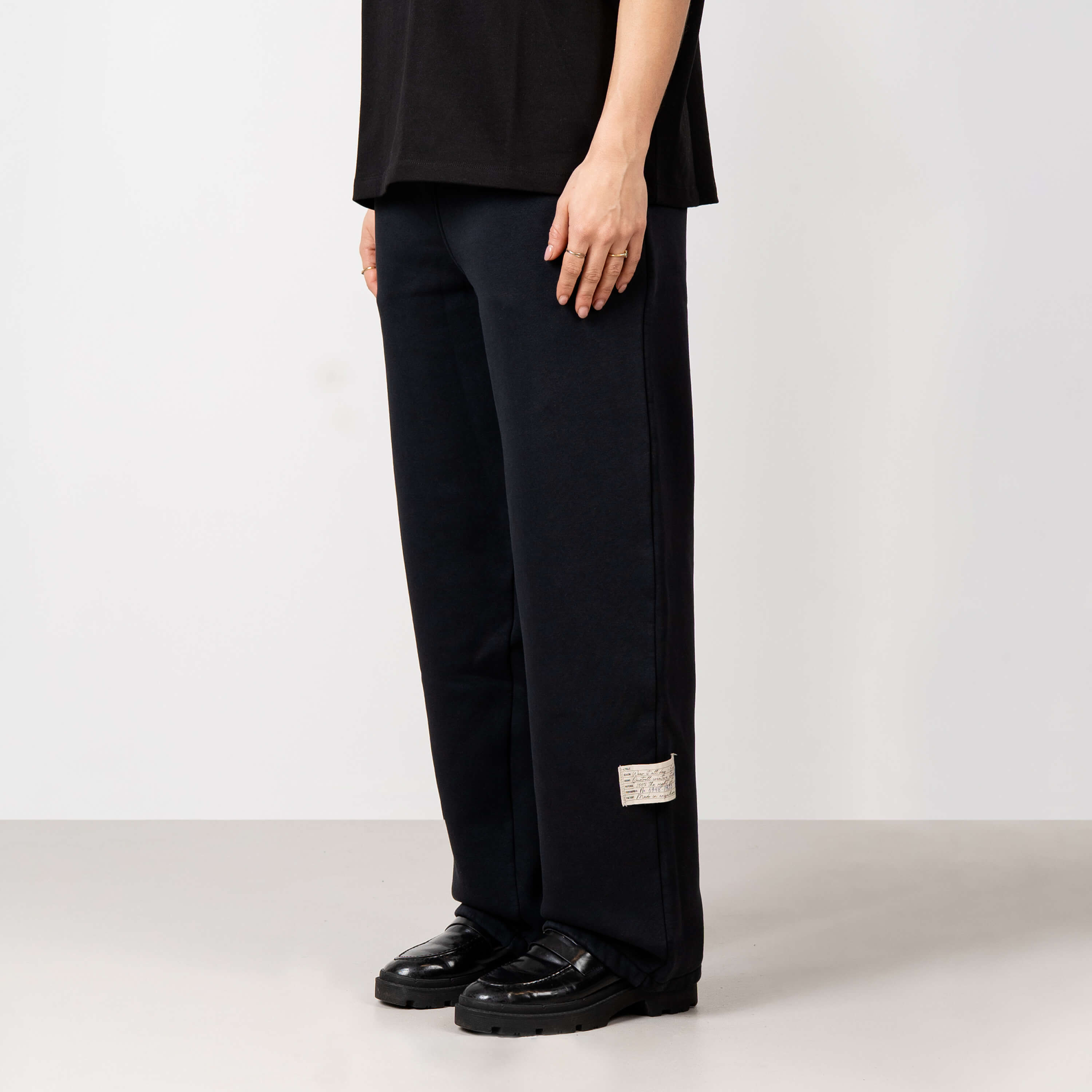 Model is 168 cm and wears size XS
