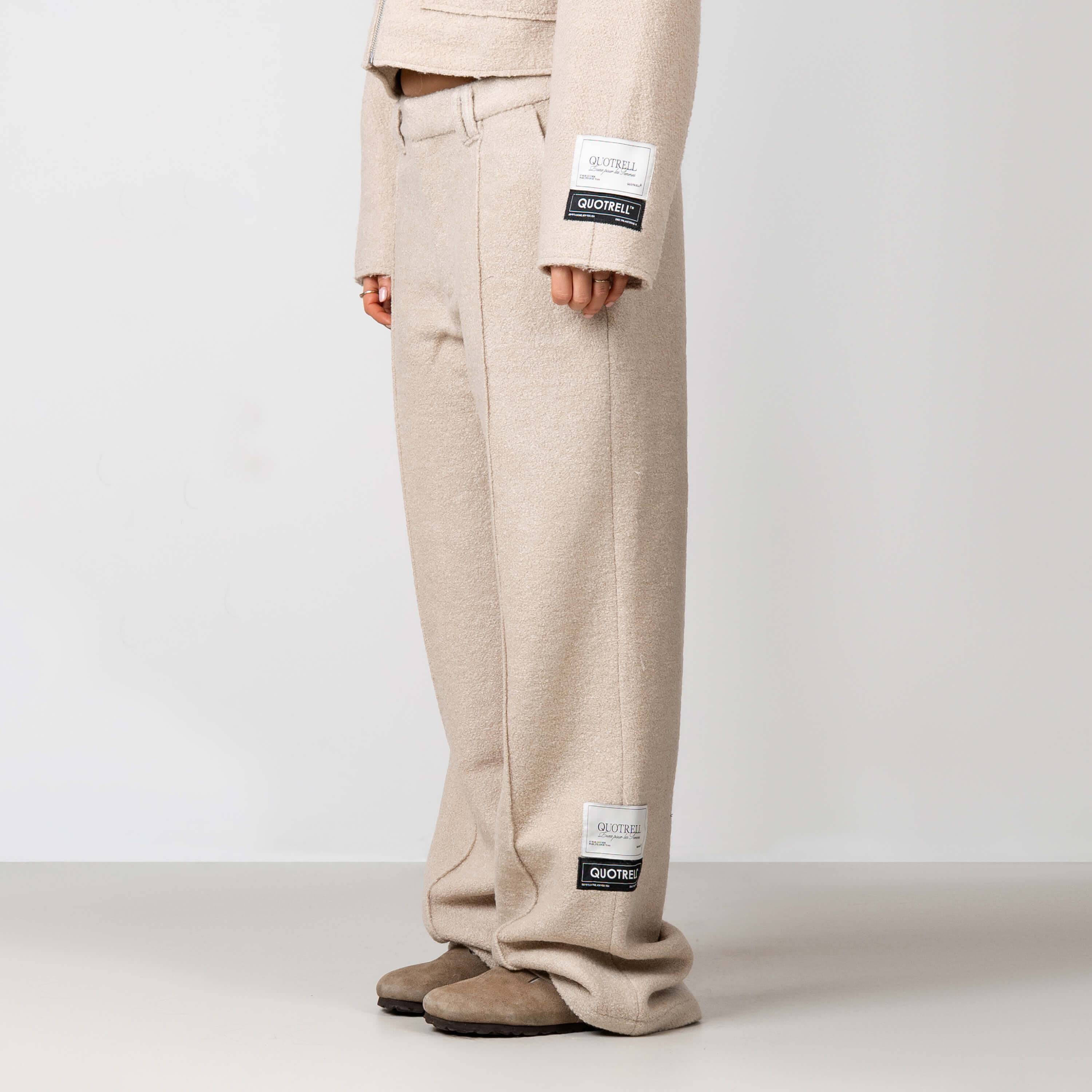 Model is 168 cm and wears size S
