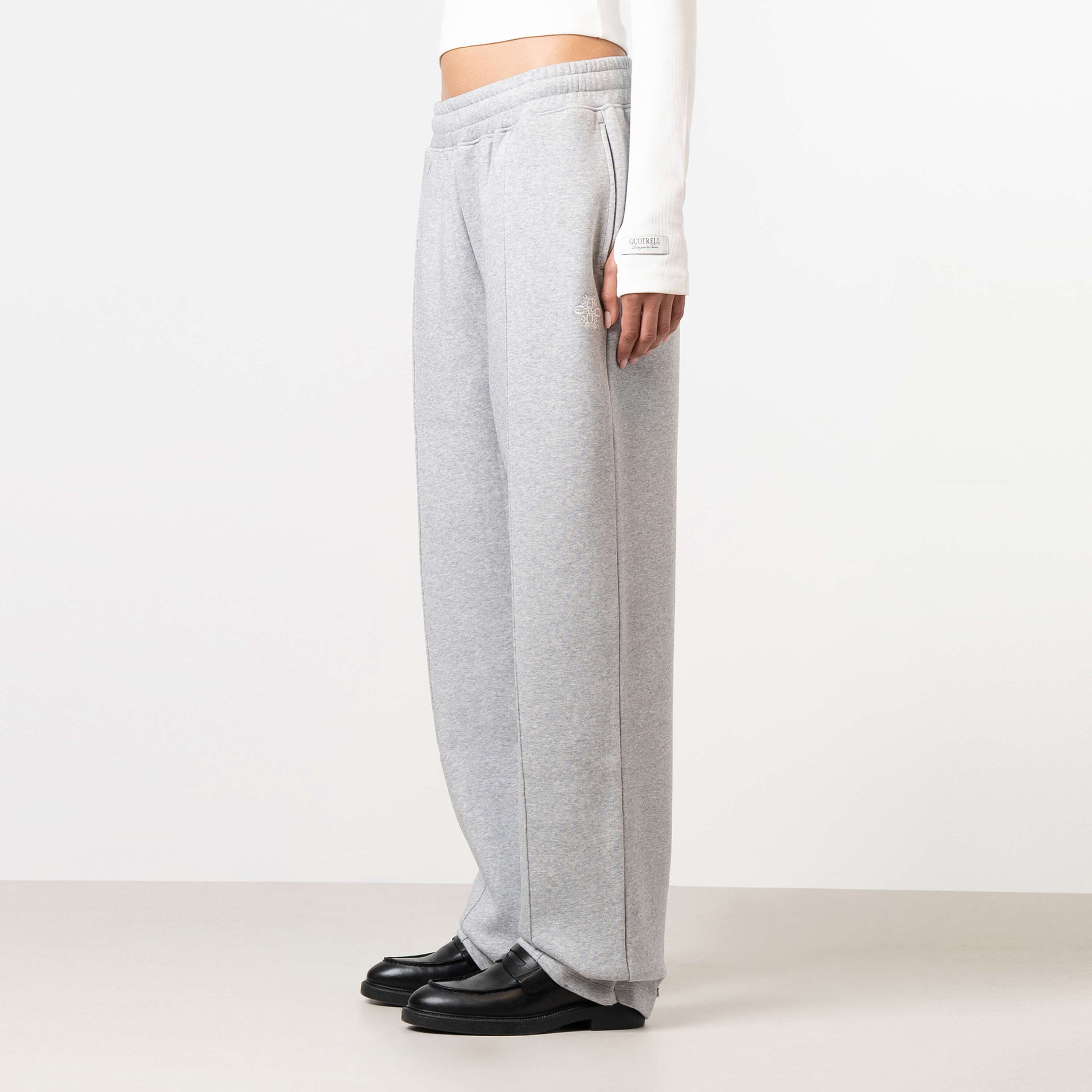 Model is 175 cm and wears size S
