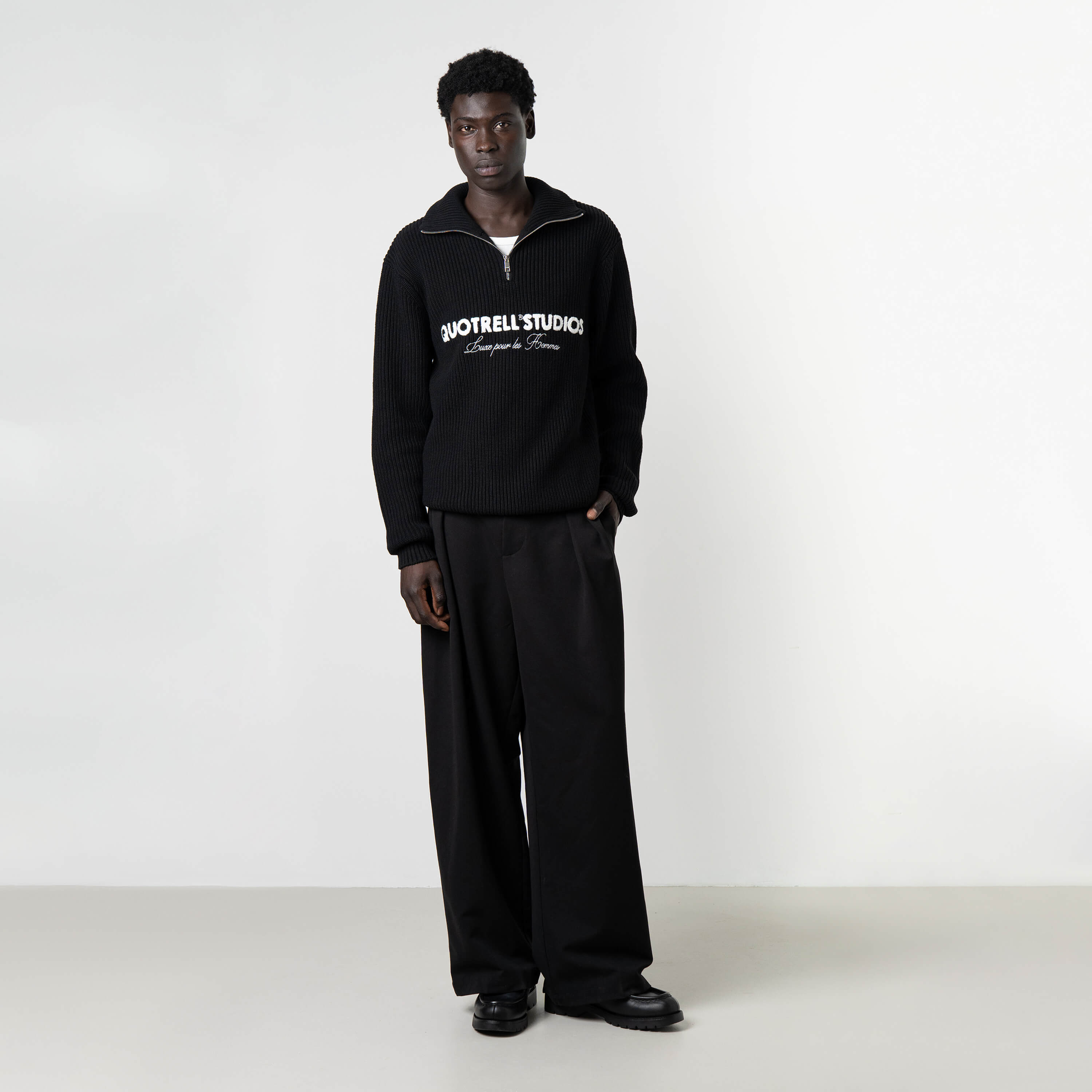 Model is 189 cm, 74 kg, and wears size M
