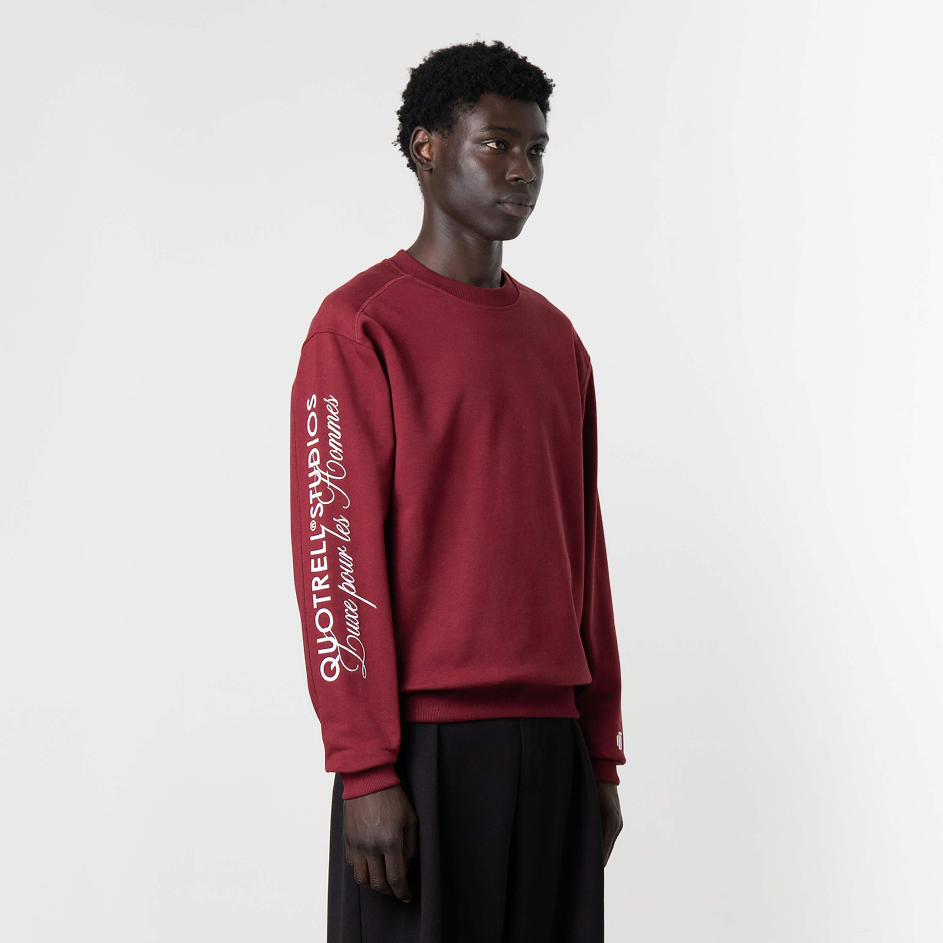 Model is 189 cm, 74 kg, and wears size M
