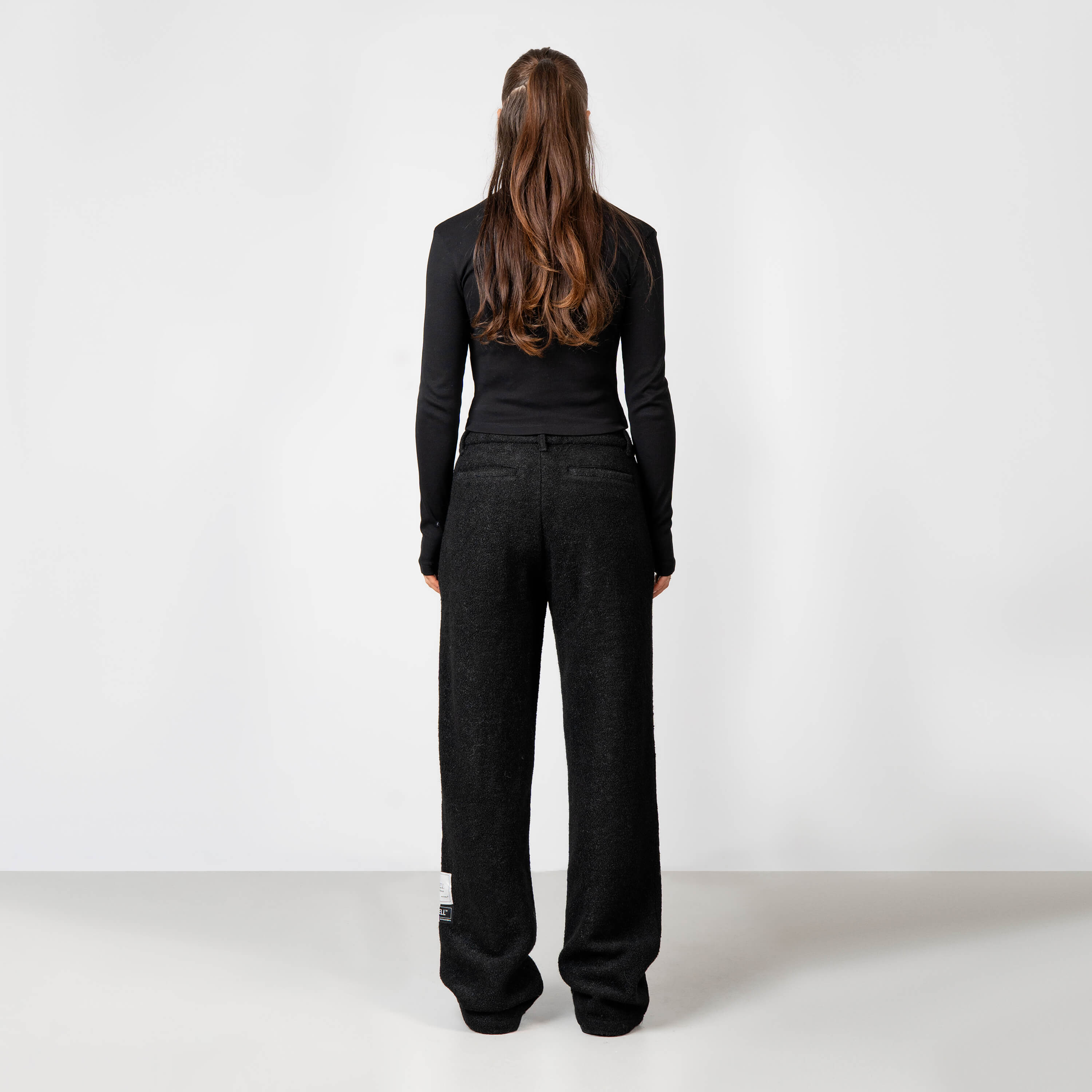 Model is 168 cm and wears size S
