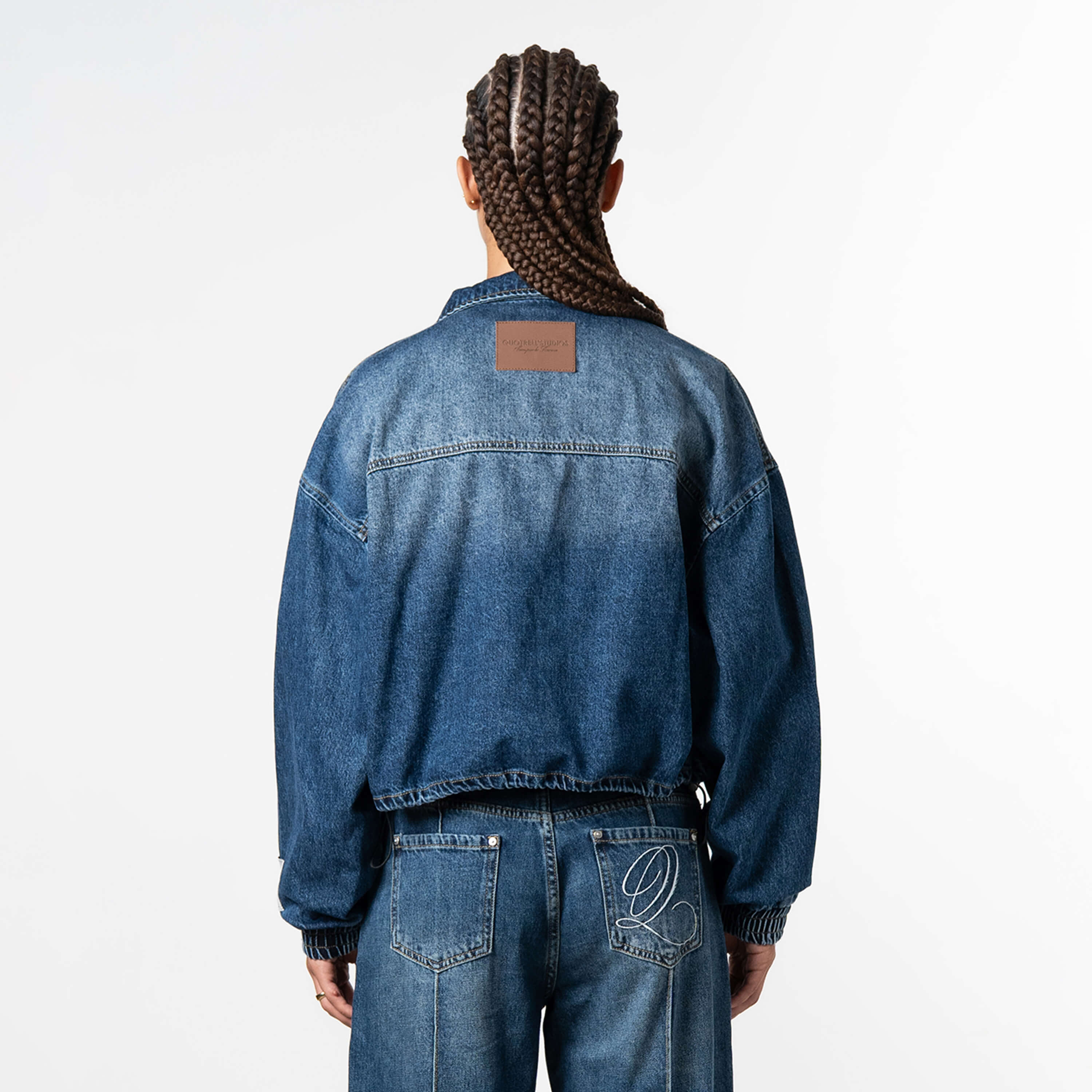 Model is 172 cm and wears size S
