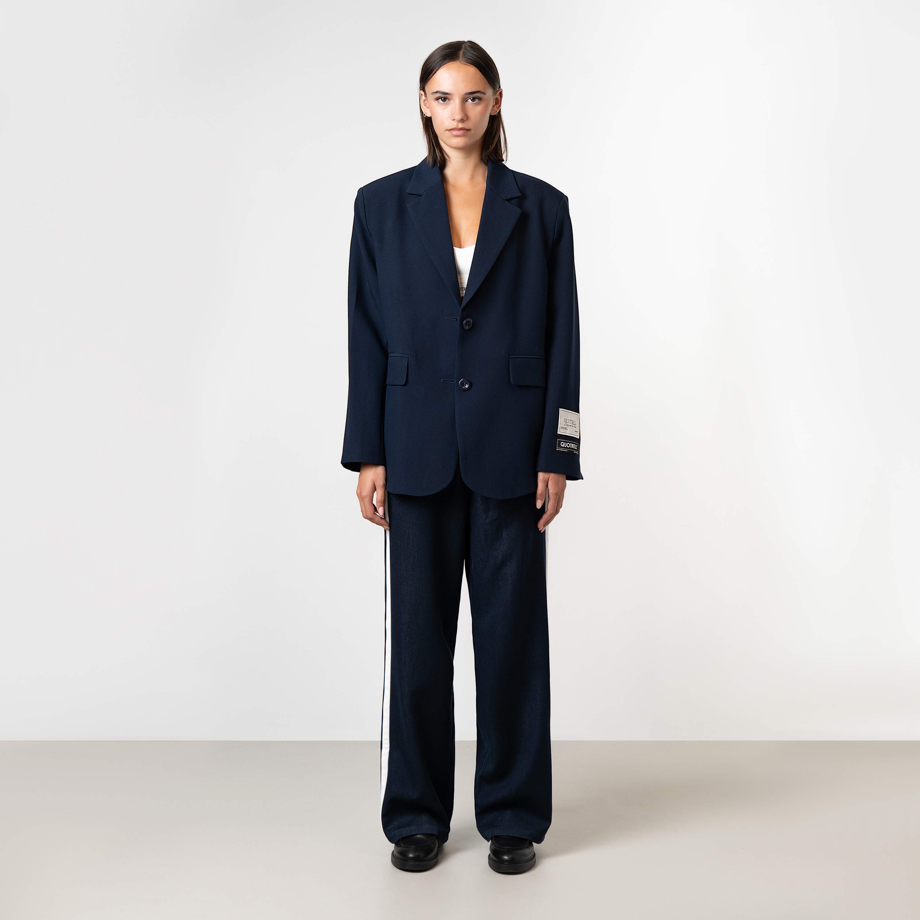 Model is 175 cm and wears size S
