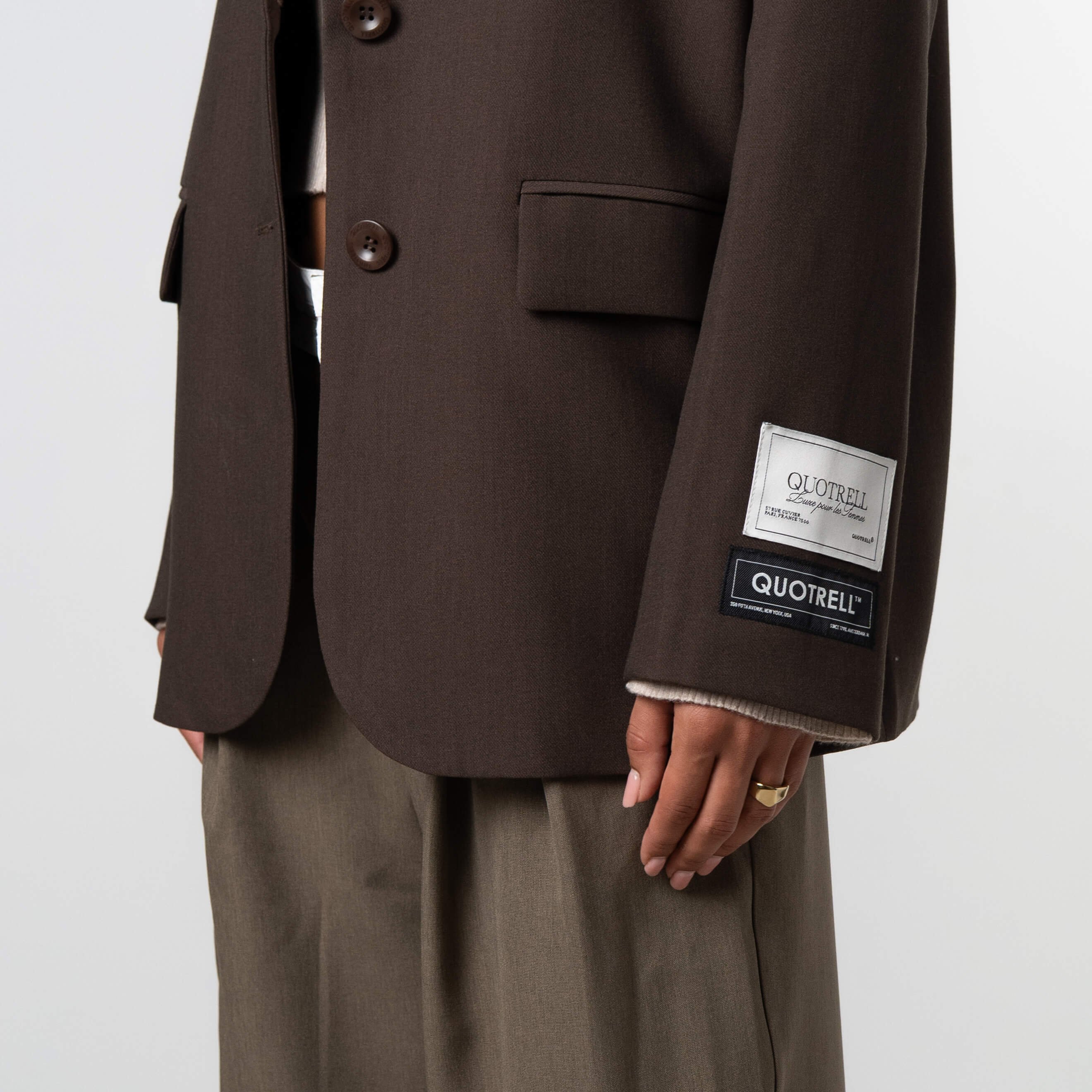 Model is 172 cm and wears size S
