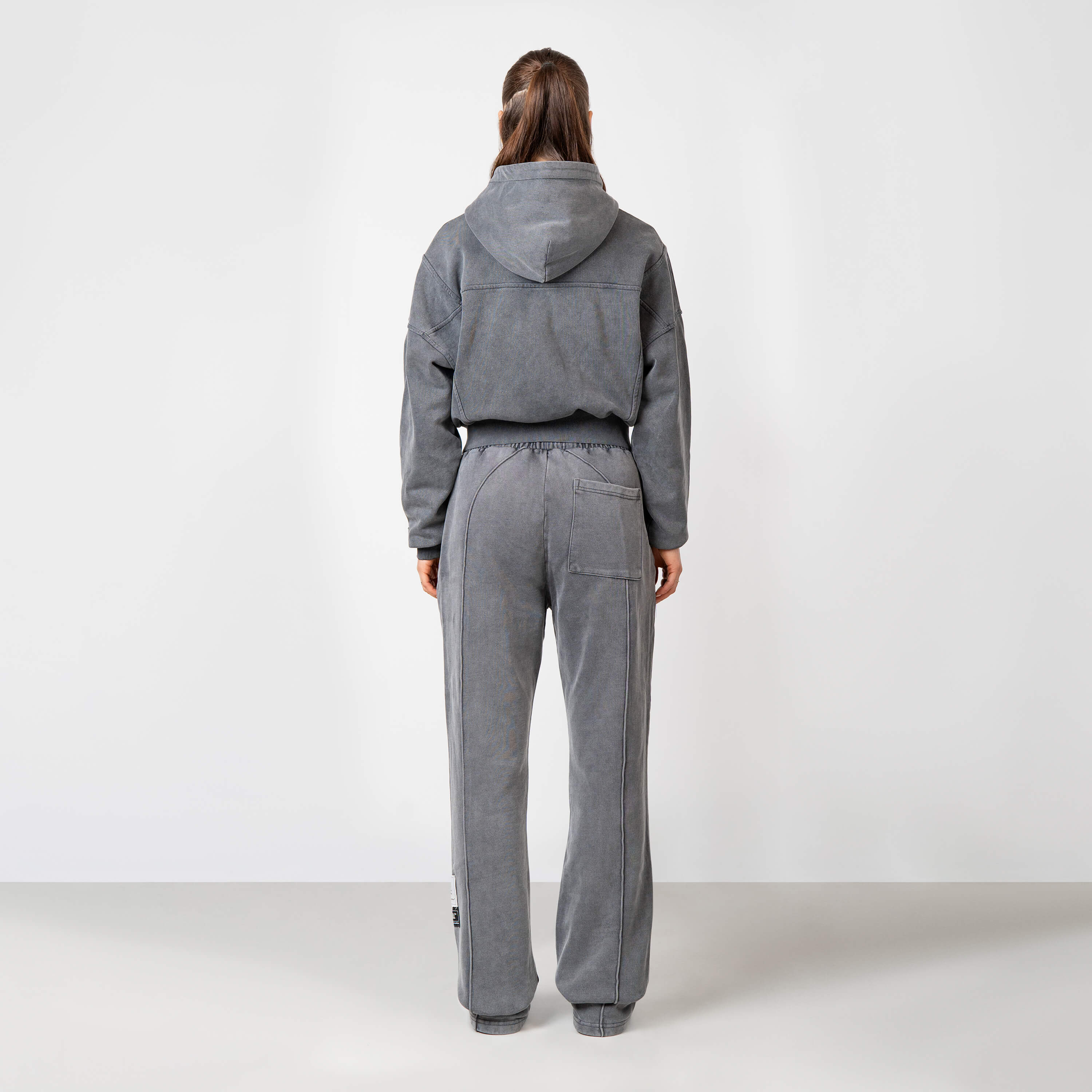 Model is 168 cm and wears size S
