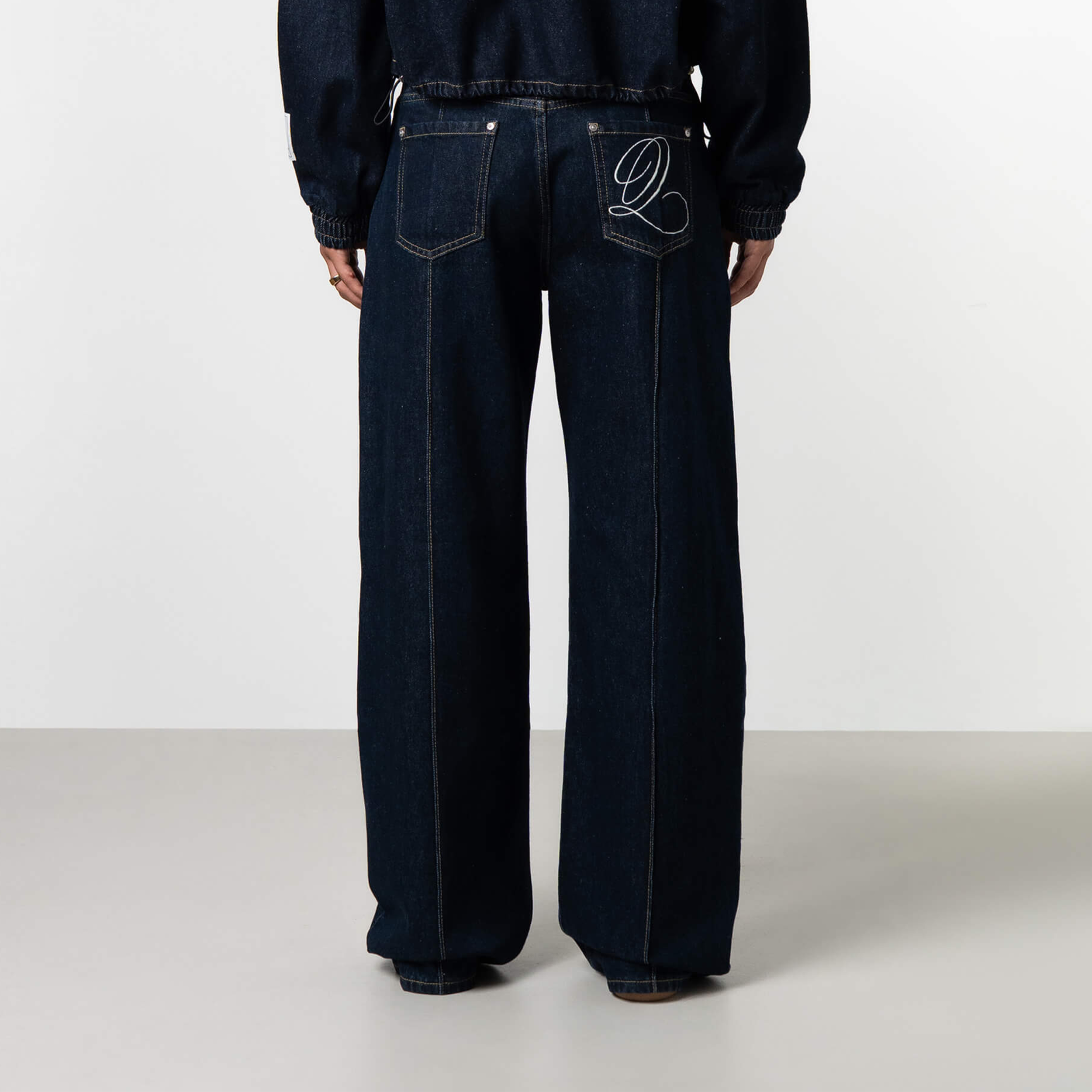 Model is 172 cm and wears size S
