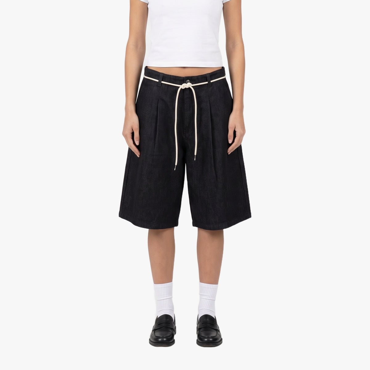 Riot Short in black