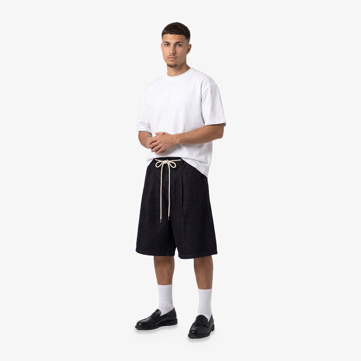Riot Short in black